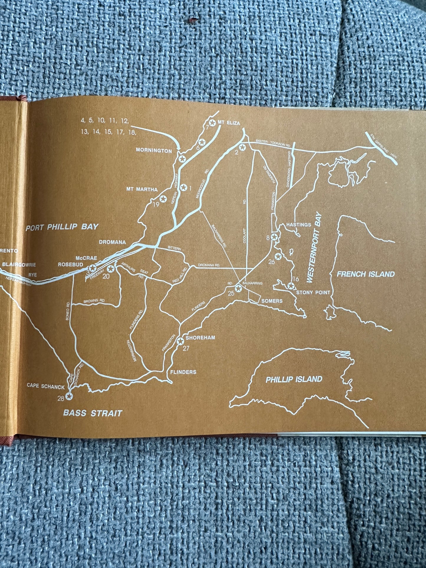1989 Between The Bays: Mornington Peninsula- Joan Bognuda & Leslie M. Moorhead (Loch Haven Books) - Honeyburn Books (UK)