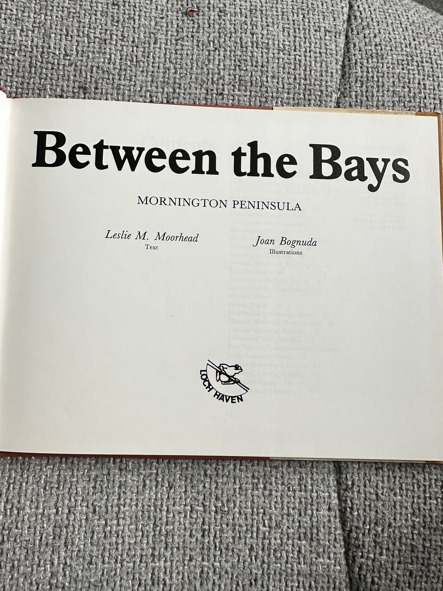 1989 Between The Bays: Mornington Peninsula- Joan Bognuda & Leslie M. Moorhead (Loch Haven Books) - Honeyburn Books (UK)