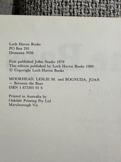 1989 Between The Bays: Mornington Peninsula- Joan Bognuda & Leslie M. Moorhead (Loch Haven Books) - Honeyburn Books (UK)