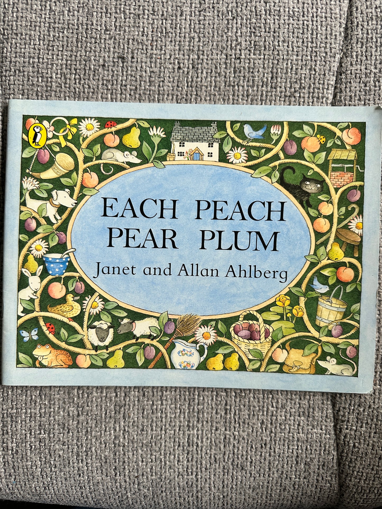 1989 Each Peach Pear Plum - Janet & Allan Ahlberg (Puffin) - Honeyburn Books (UK)