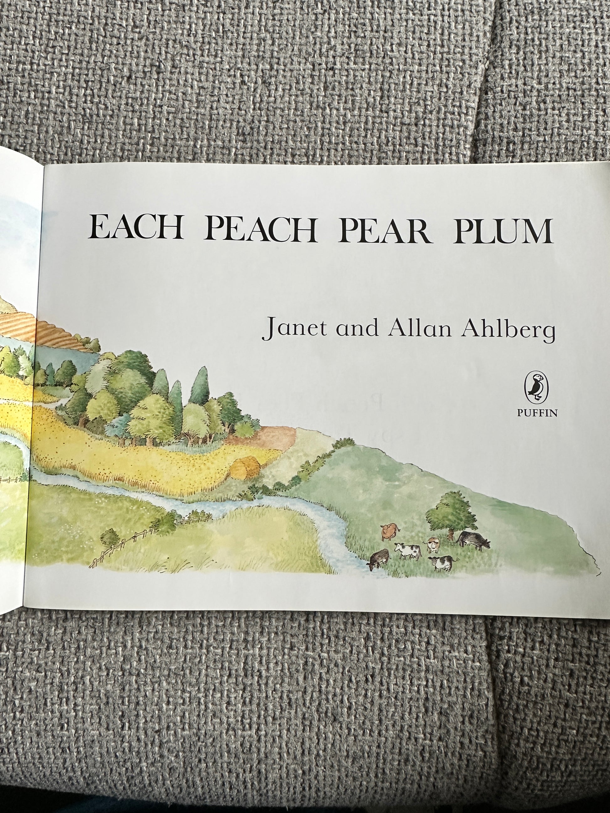 1989 Each Peach Pear Plum - Janet & Allan Ahlberg (Puffin) - Honeyburn Books (UK)