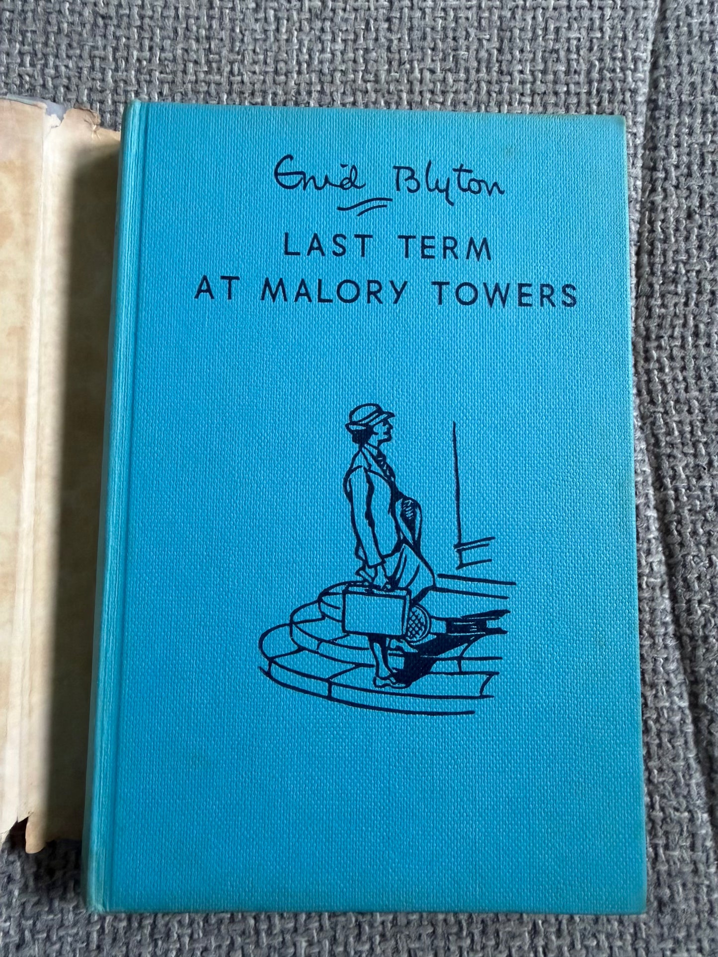1960 Last Term At Malory Towers - Enid Blyton (Stanley Lloyd illust) Methuen & Co Ltd.