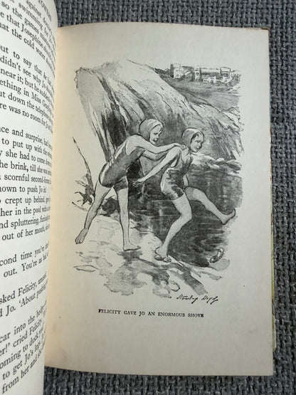 1960 Last Term At Malory Towers - Enid Blyton (Stanley Lloyd illust) Methuen & Co Ltd.