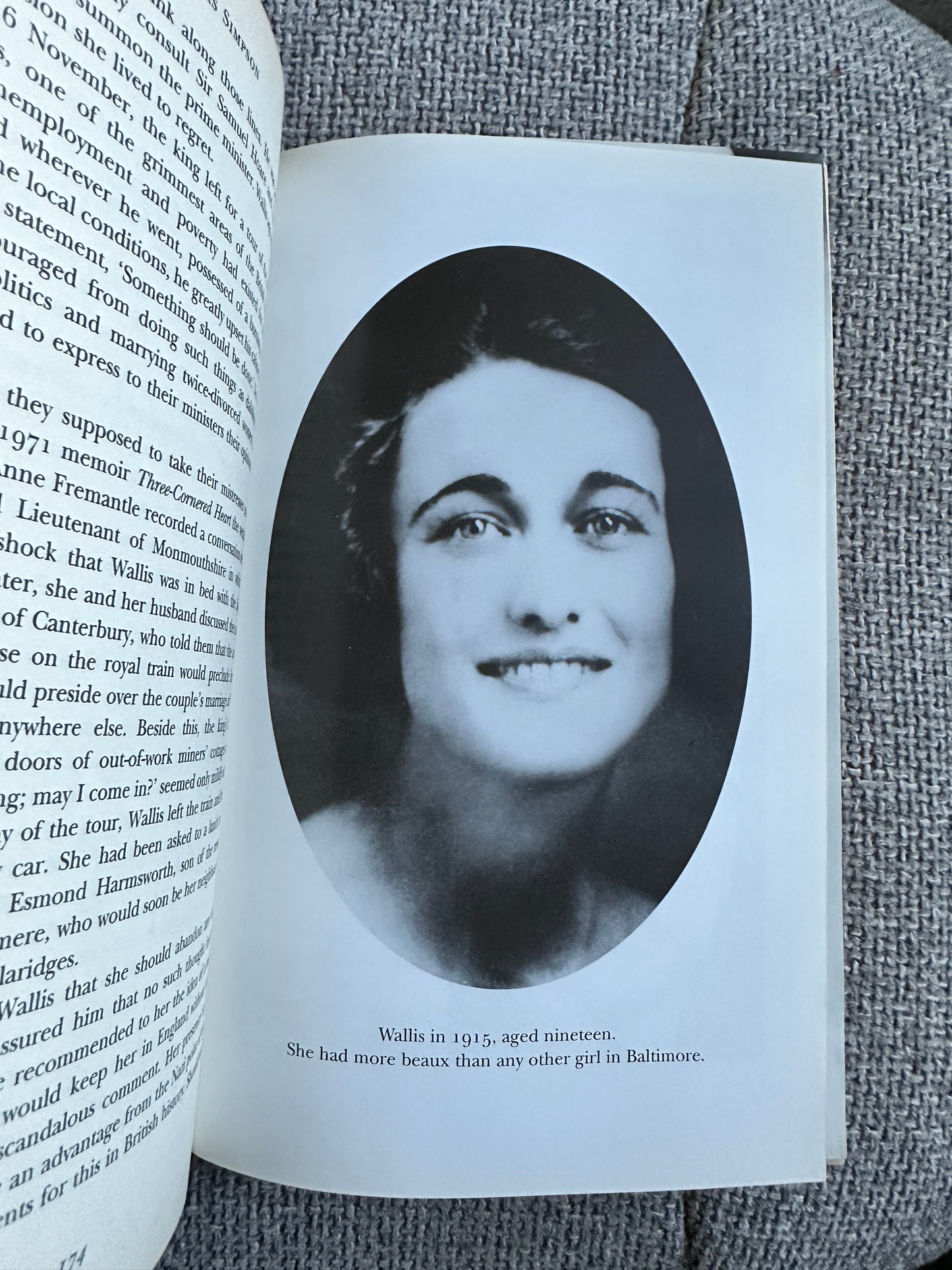 2004 Mrs Simpson(Secret Lives of the Duchess of Windsor) Charles Higham(Sidgwick & Jackson)