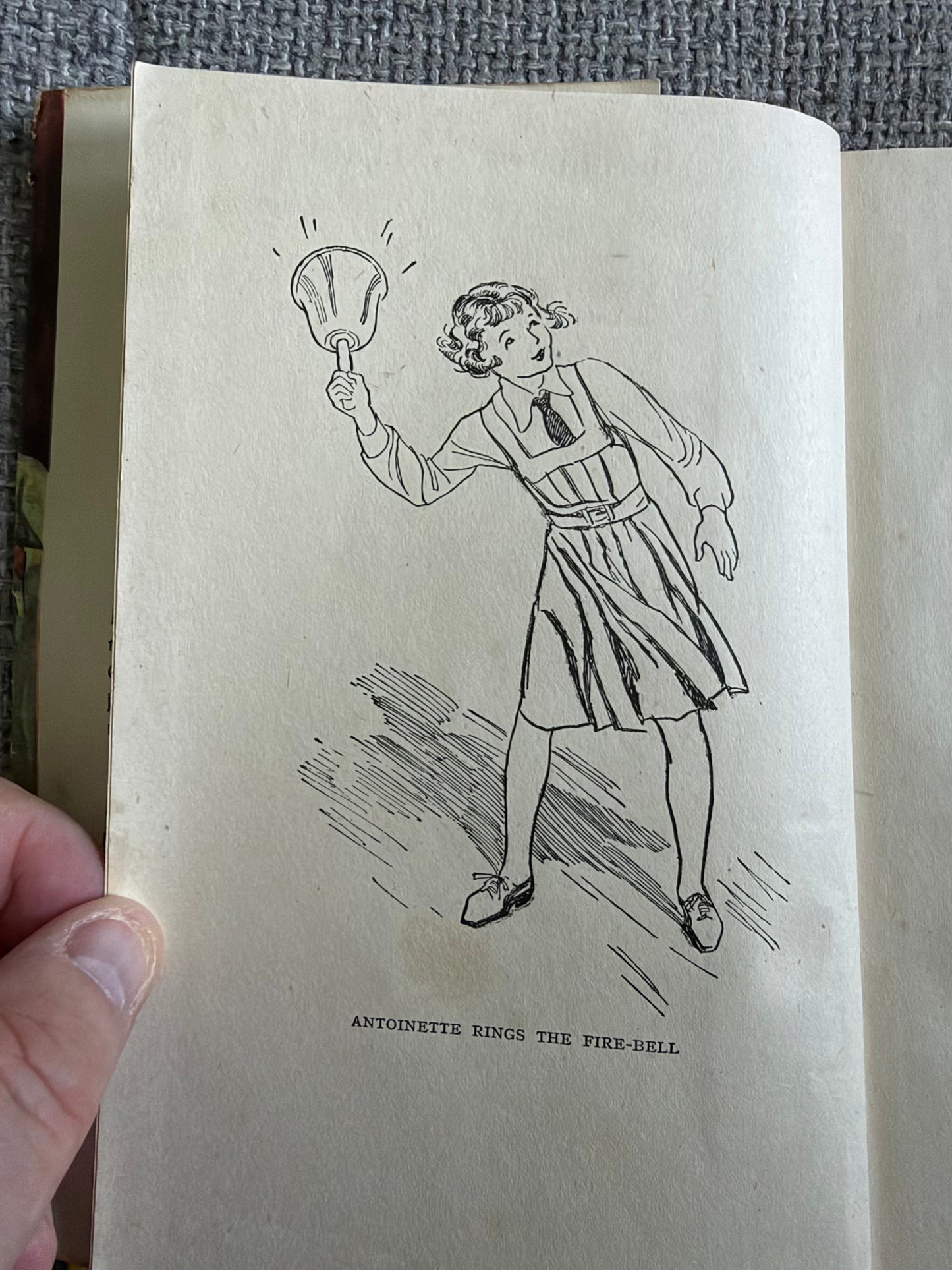 1947 Fifth Formers Of St. Clare’s - Enid Blyton (W. Lindsay Cable illust) Methuen & Co. Ltd