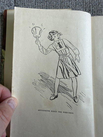 1947 Fifth Formers Of St. Clare’s - Enid Blyton (W. Lindsay Cable illust) Methuen & Co. Ltd