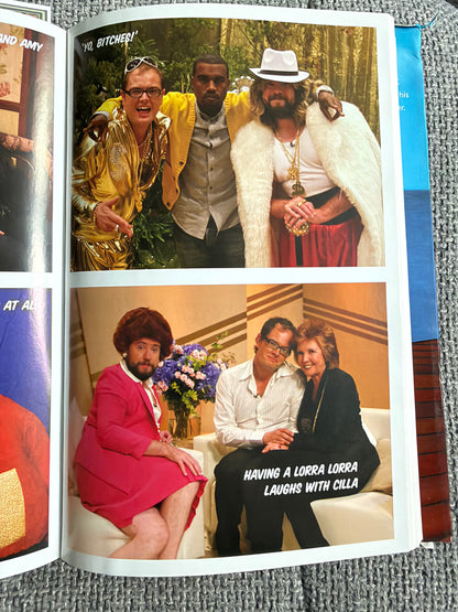 2008*SIGNED* Look Who It Is ! - Alan Carr (HarperCollins)
