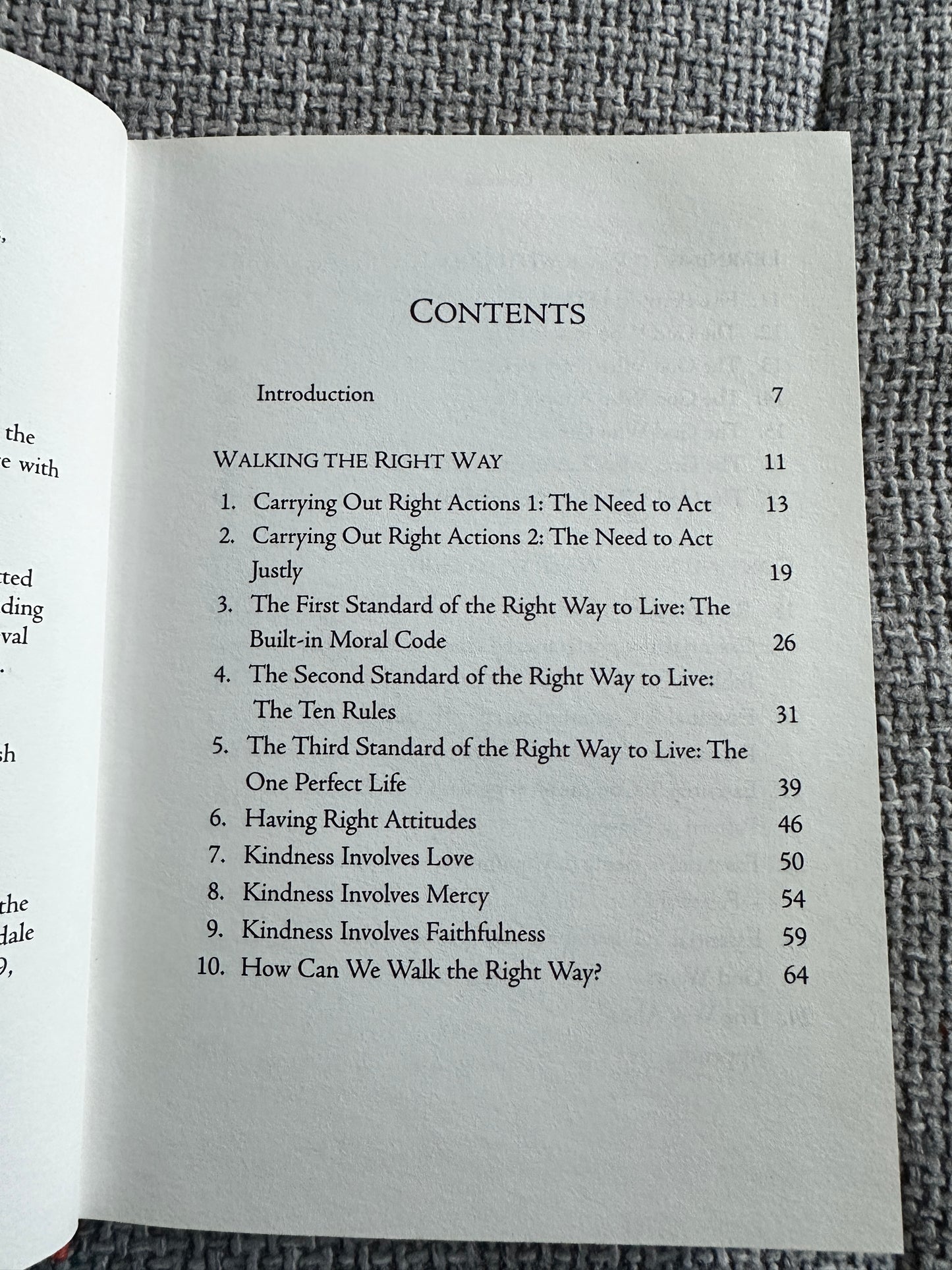 2004 Walking With God(Searching For Meaning In An Age Of Doubt) J. John & Chris Walley(Authentic Publishing)