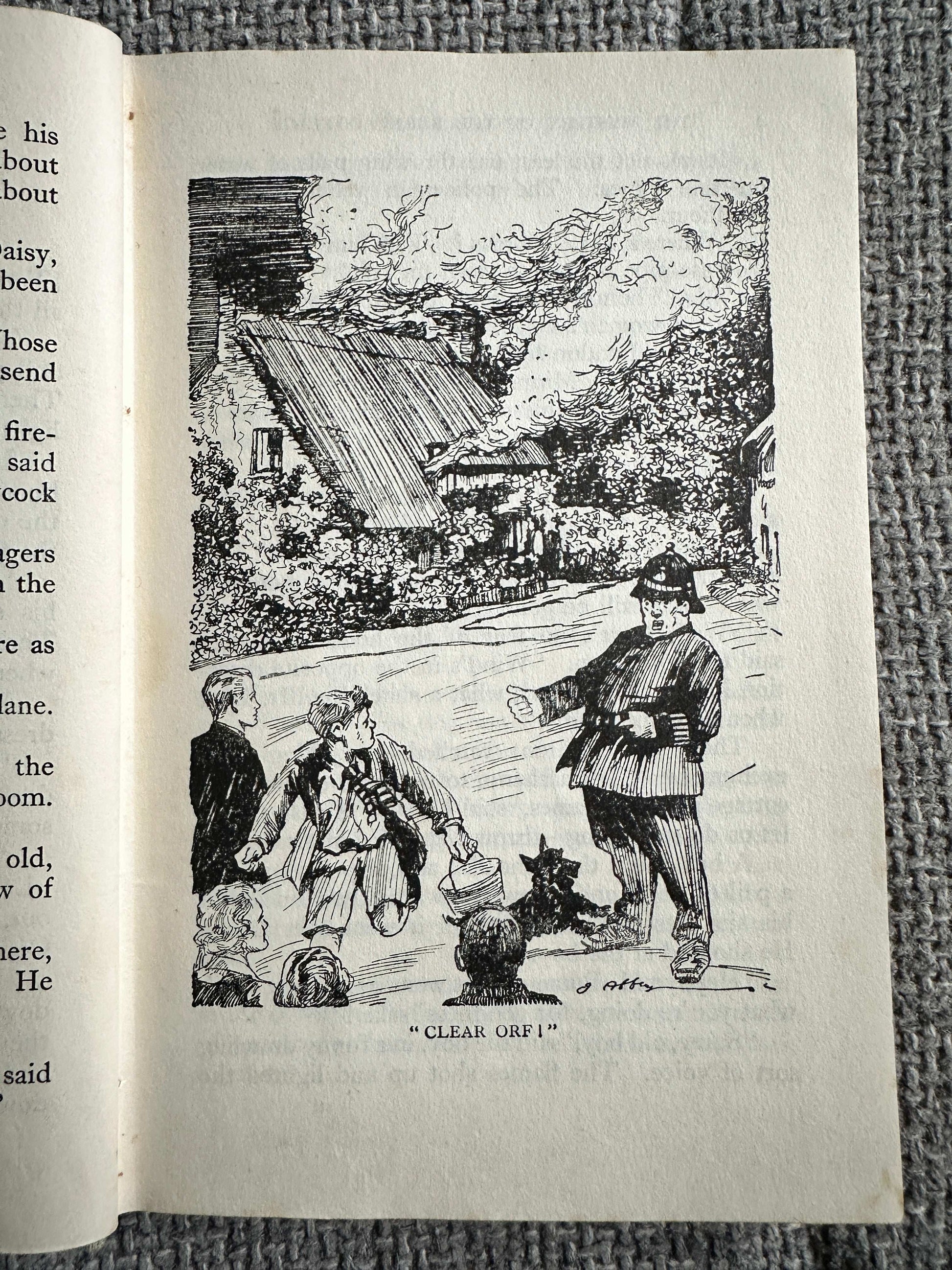 1947 The Mystery Of The Burnt Cottage - Enid Blyton (J. Abbey Illust) Methuen & Co Ltd)
