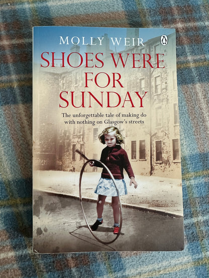 2012 Shoes Were For Sunday - Molly Weir(Penguin Books)