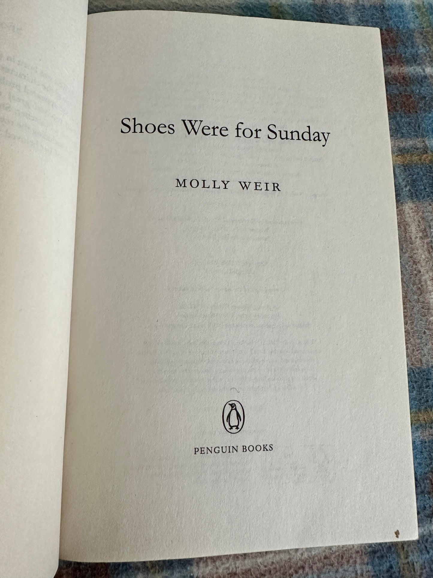 2012 Shoes Were For Sunday - Molly Weir(Penguin Books)