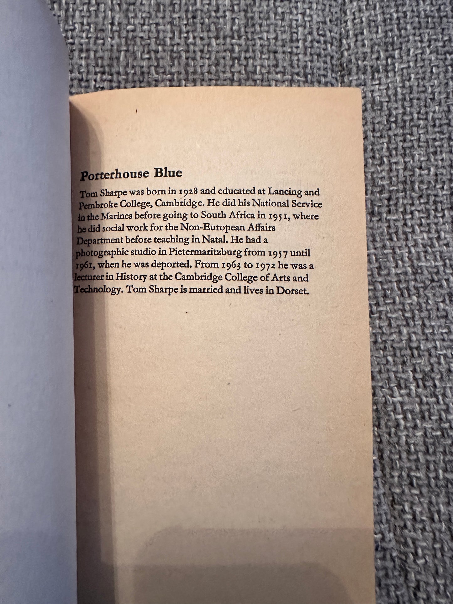 1976 Porterhouse Blue - Tom Sharpe(Pan Books)