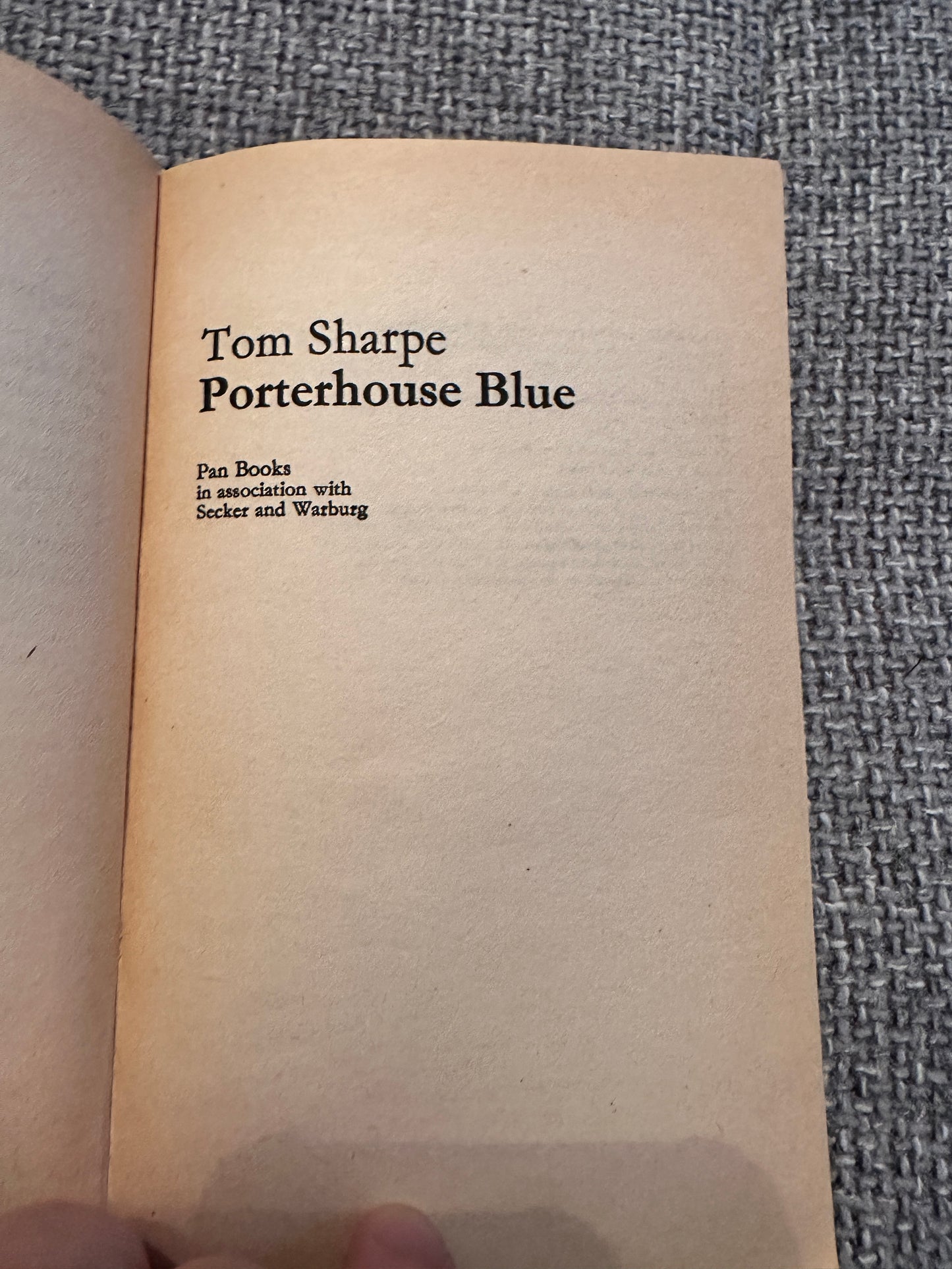 1976 Porterhouse Blue - Tom Sharpe(Pan Books)