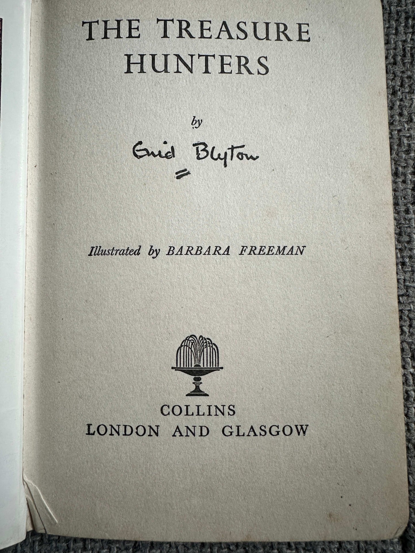 1955 The Treasure Hunters - Enid Blyton (Barbara C. Freeman Illust) Collins Seagull Library