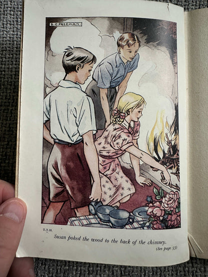1955 The Treasure Hunters - Enid Blyton (Barbara C. Freeman Illust) Collins Seagull Library