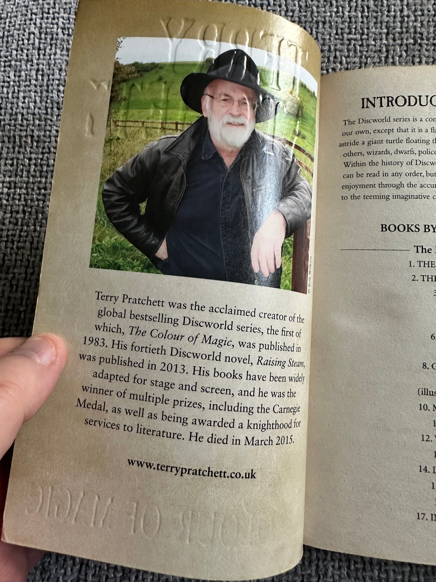 2016 The Colour Of Magic - Terry Pratchett(Corgi Books)