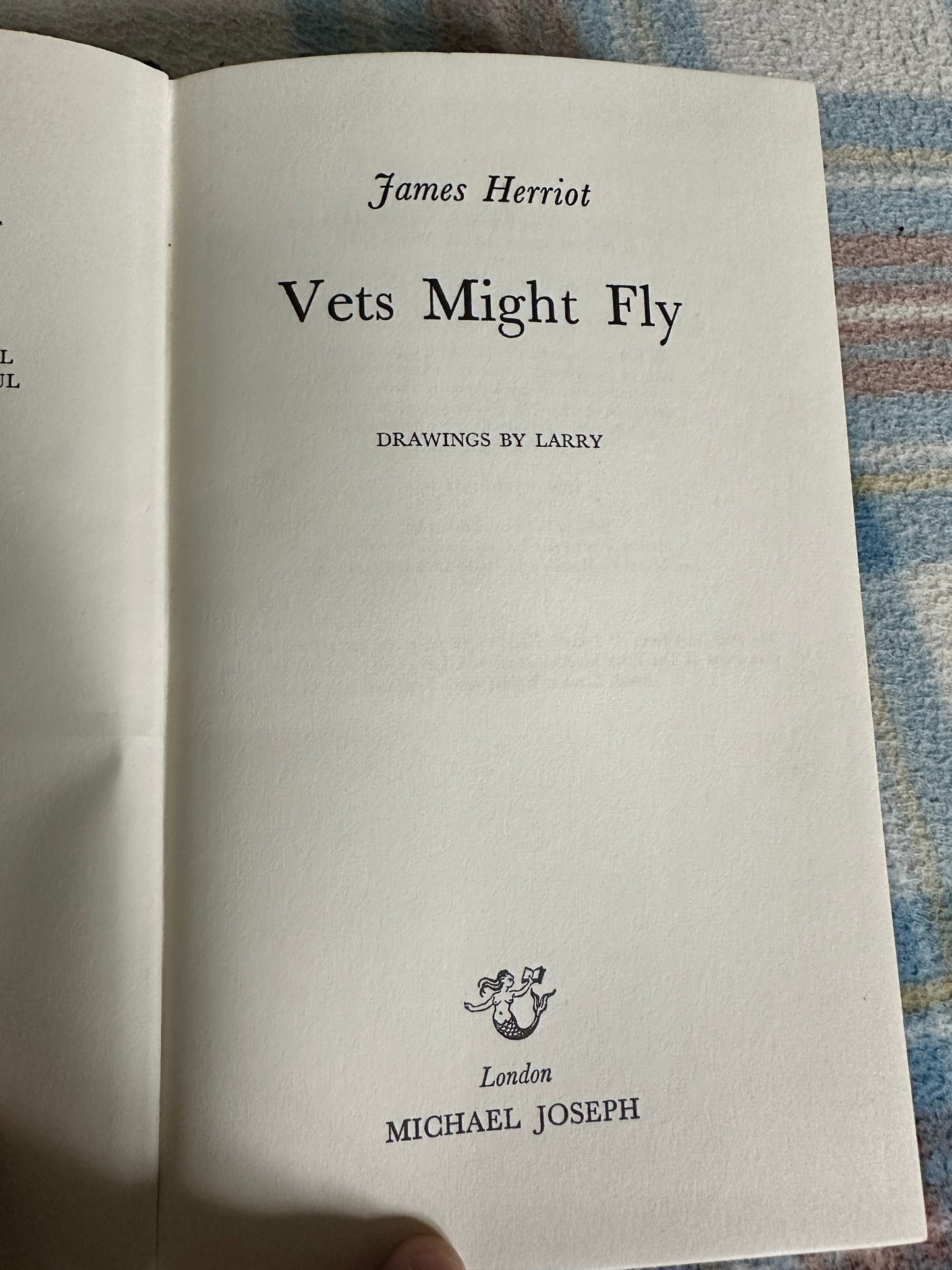 1976 Vets Might Fly - James Herriot(Larry illustration) Michael Joseph published