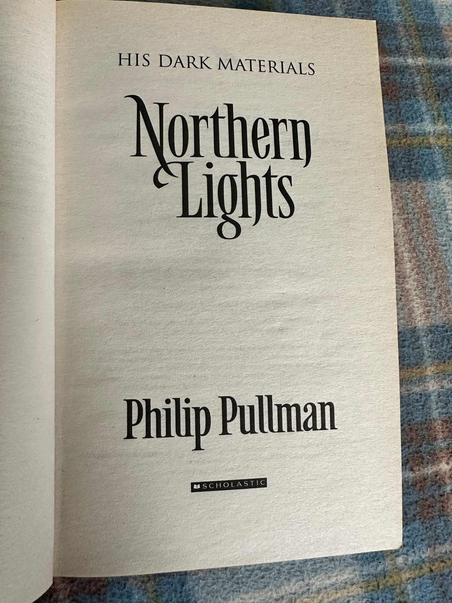 2005 Northern Lights - Philip Pullman(Scholastic Press)