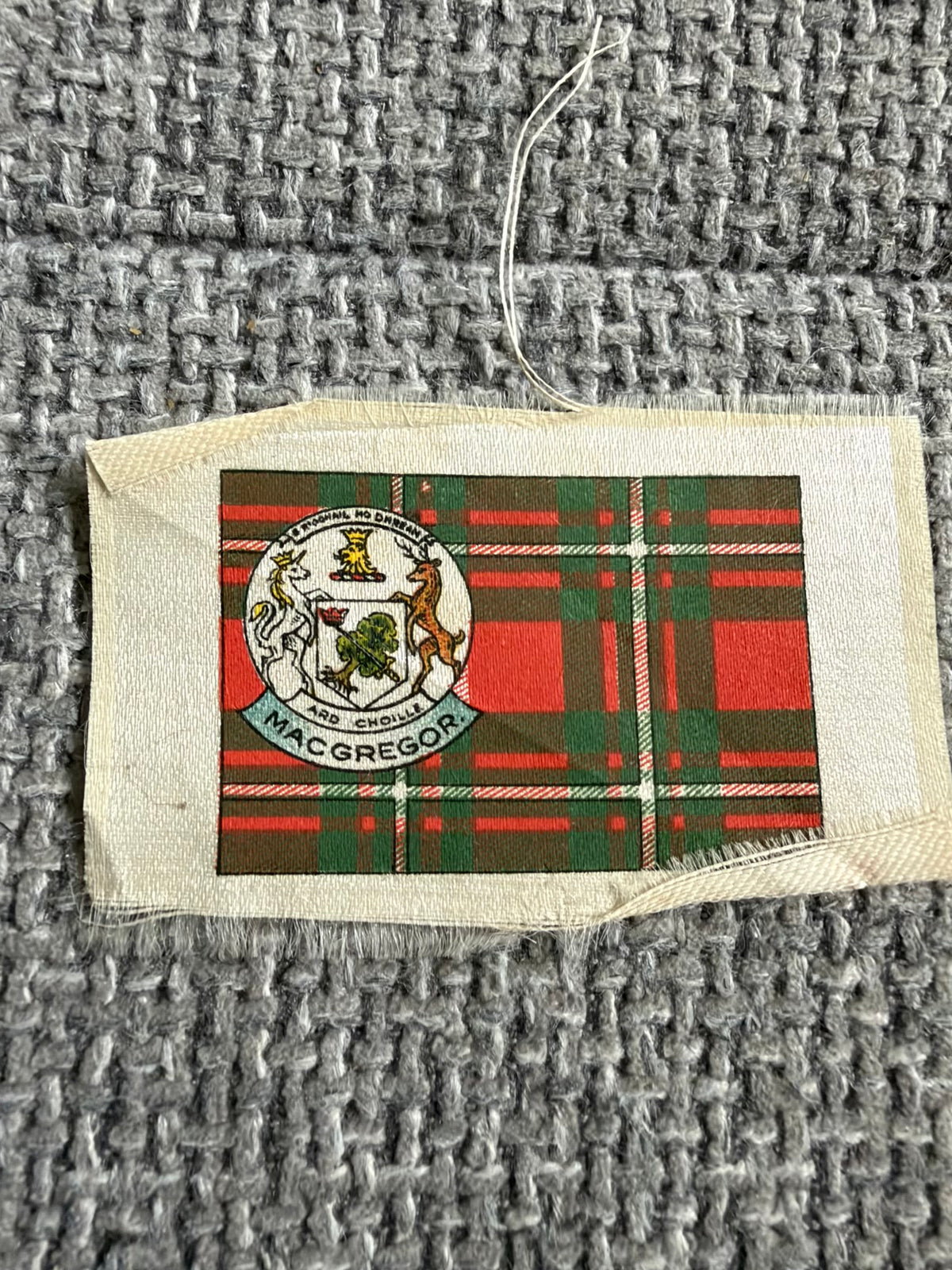 🏴󠁧󠁢󠁳󠁣󠁴󠁿 Scottish Tartan Silk Collection — Murray, MacGregor, Campbell of Cawdor — BDV / Godfrey Phillips Cigarette Silks c.1912