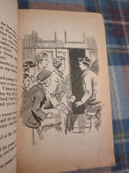 1971 Five Go To Smuggler’s Top - Enid Blyton(Eileen Soper illustration) Knight Books