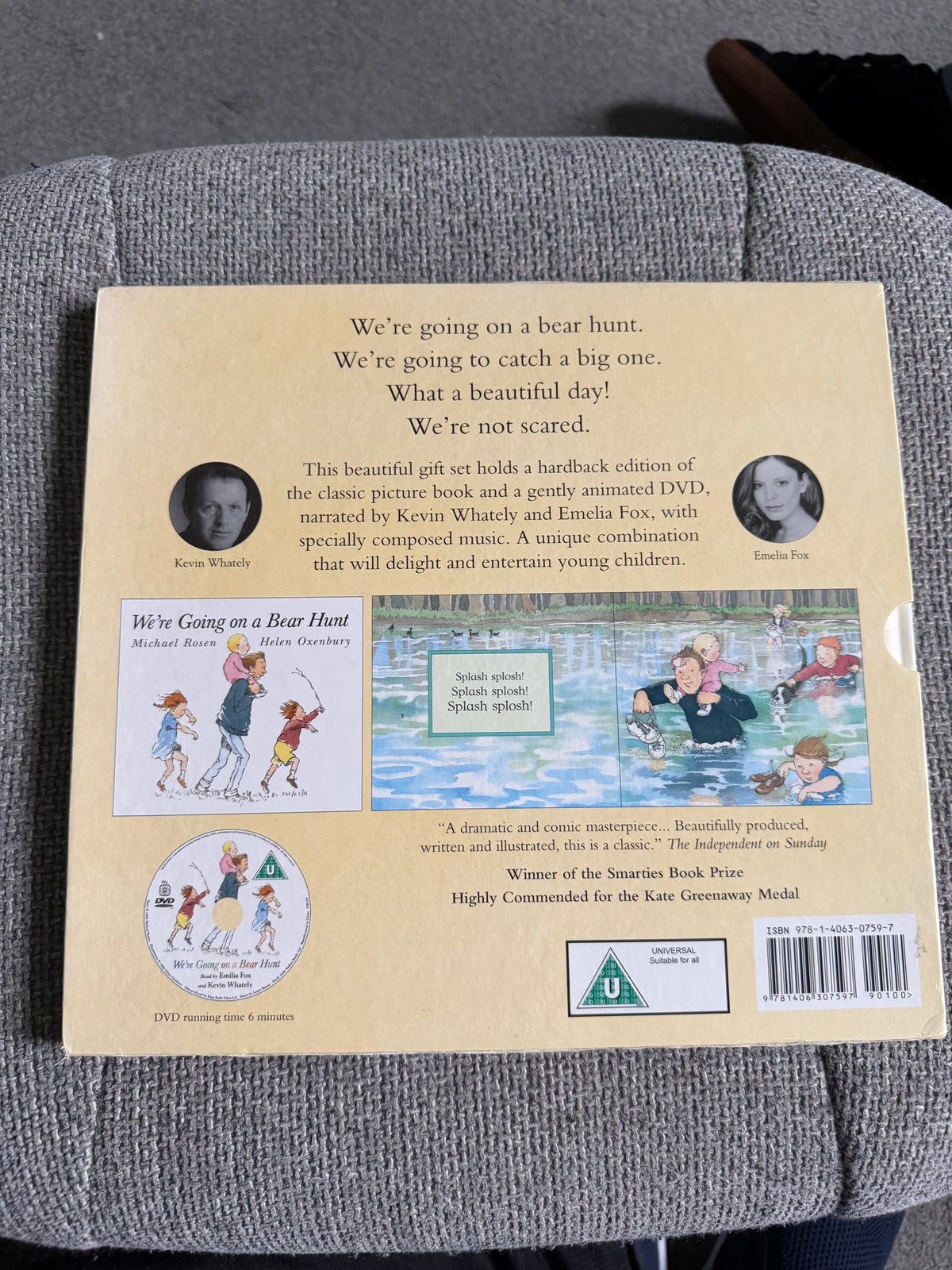 2006 We’re Going On A Bear Hunt (Book+DVD) Michael Rosen ( Helen Oxenbury illust) Walker Books