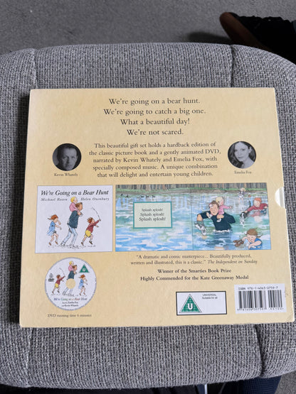 2006 We’re Going On A Bear Hunt (Book+DVD) Michael Rosen ( Helen Oxenbury illust) Walker Books
