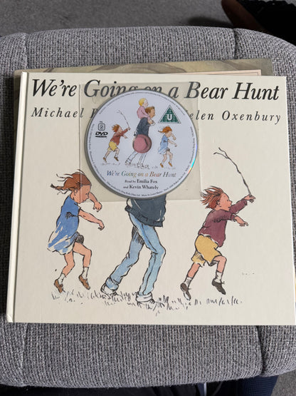 2006 We’re Going On A Bear Hunt (Book+DVD) Michael Rosen ( Helen Oxenbury illust) Walker Books