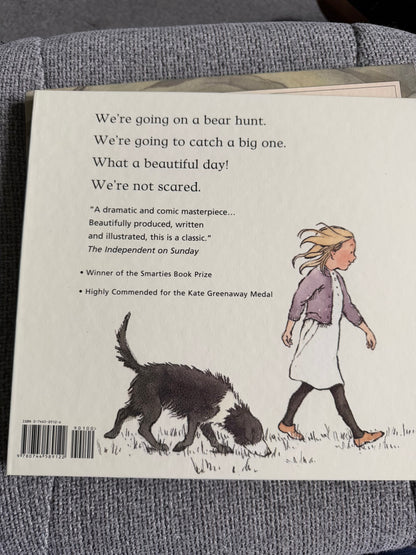 2006 We’re Going On A Bear Hunt (Book+DVD) Michael Rosen ( Helen Oxenbury illust) Walker Books
