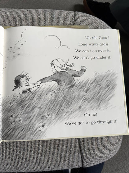 2006 We’re Going On A Bear Hunt (Book+DVD) Michael Rosen ( Helen Oxenbury illust) Walker Books