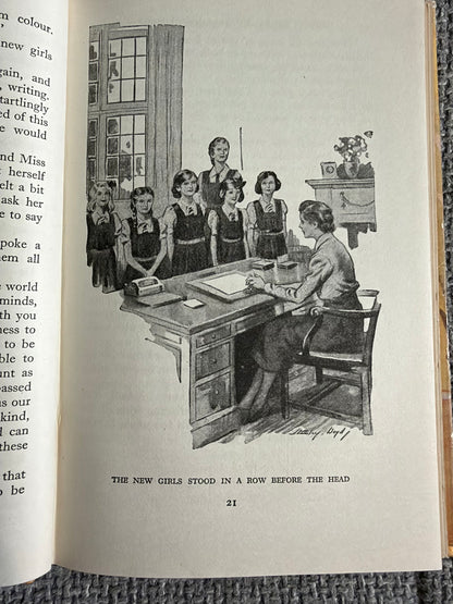 1948 First Term At Malory Towers - Enid Blyton (Stanley Lloyd illust) Methuen & Co Ltd
