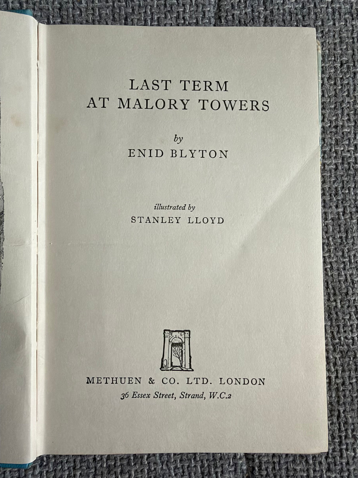 1957 Last Term At Malory Towers - Enid Blyton (Stanley Lloyd illust. Lilian Buchanan cover) Methuen & Co Ltd