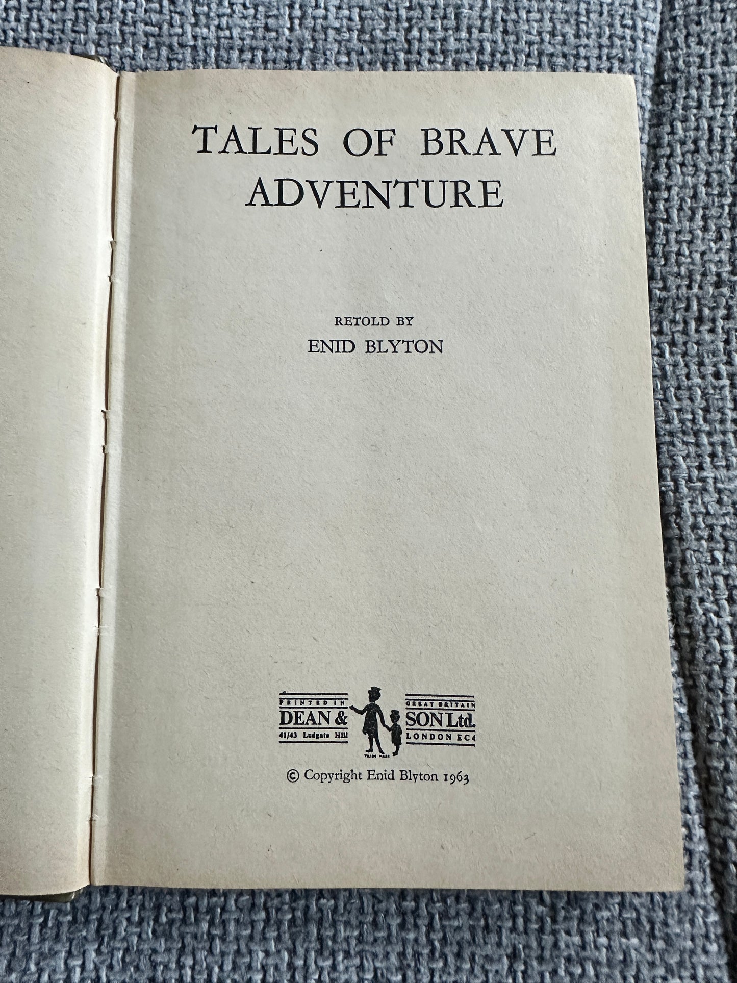 1963 Tales Of Brave Adventure - Enid Blyton(Dean & Son Ltd)