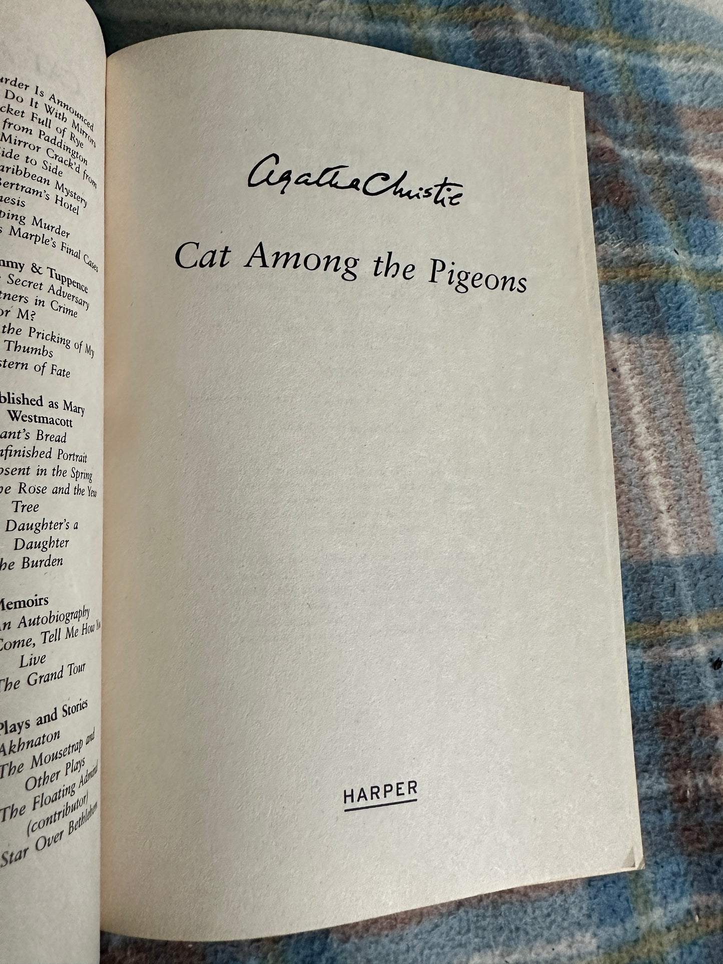 2014 Cat Among The Pigeons - Agatha Christie(HarperCollins)