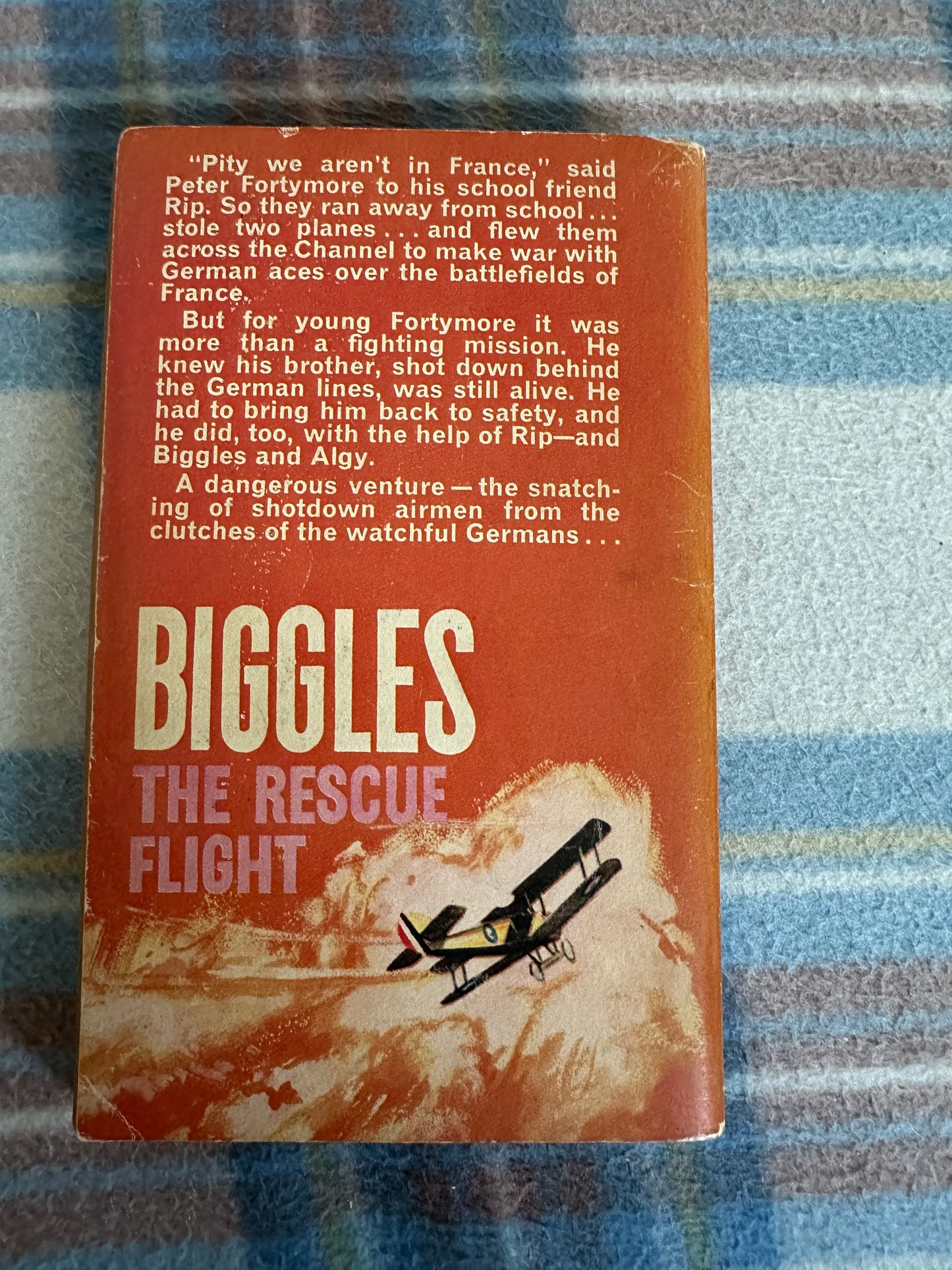 1965 Biggles The Rescue Flight - Capt. W.E. Johns(Armada paperbacks)