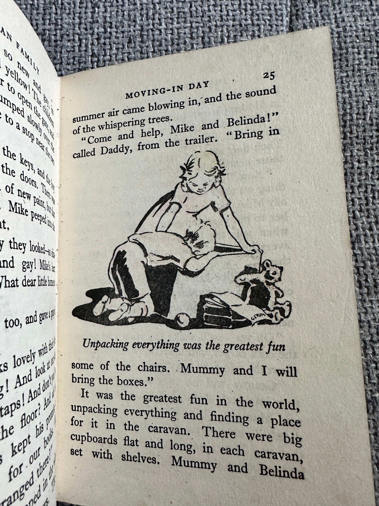 1961 The Caravan Family - Enid Blyton (Ruth Gervis Illust) Lutterworth Press