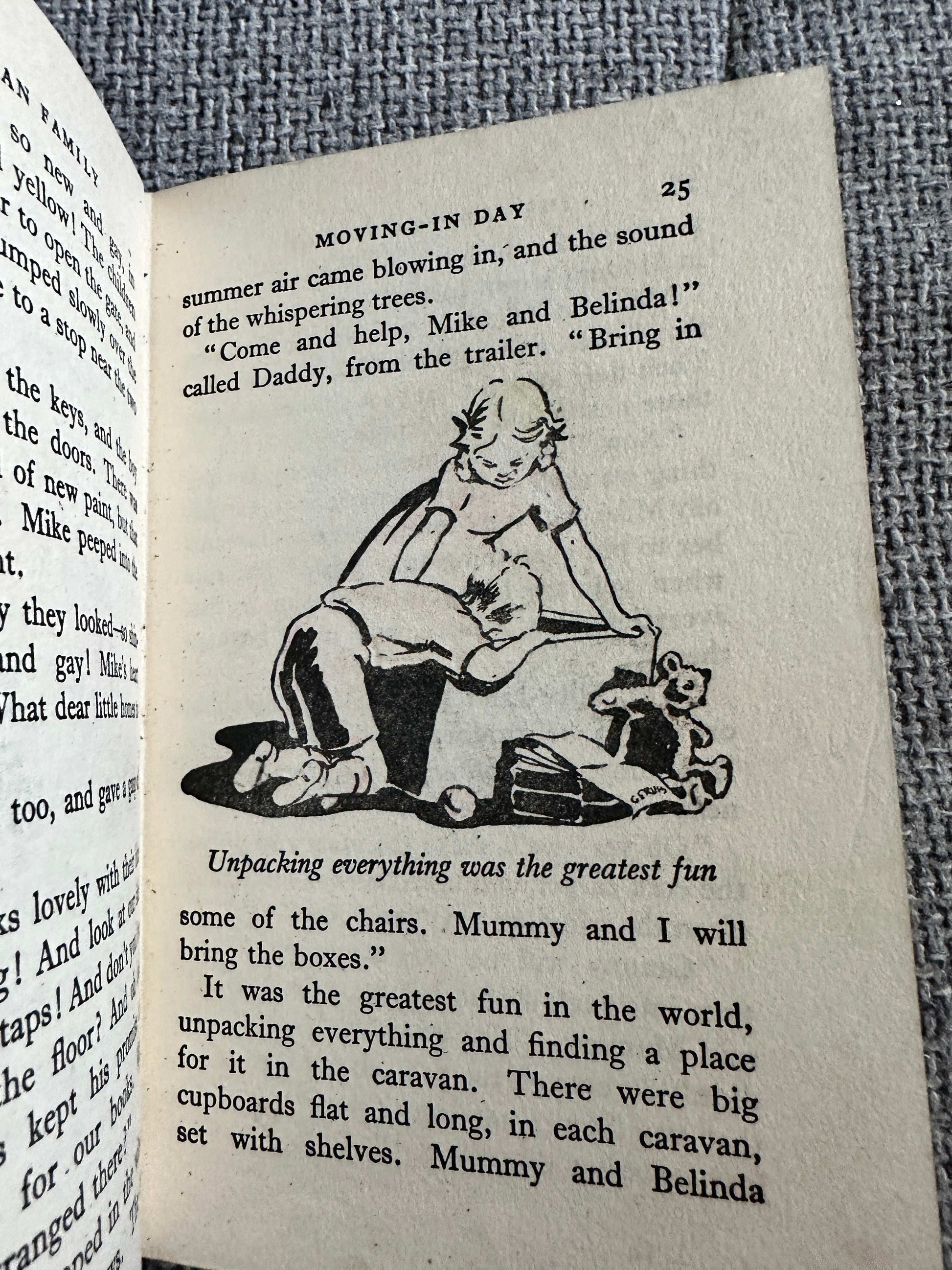 1961 The Caravan Family - Enid Blyton (Ruth Gervis Illust) Lutterworth Press