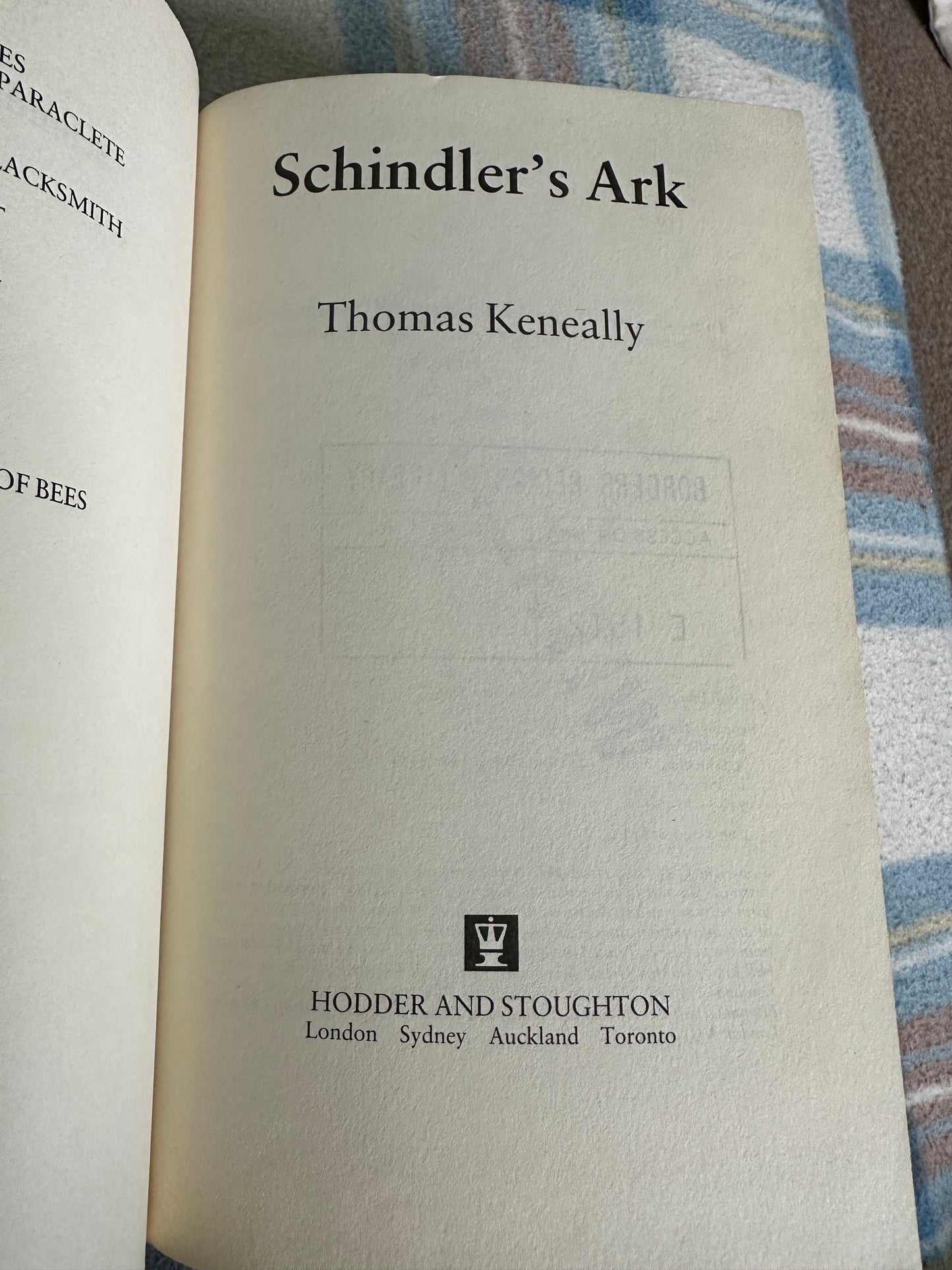 1982*1st* Schindler’s Ark - Thomas Keneally(Hodder & Stoughton)ex-library two stamps