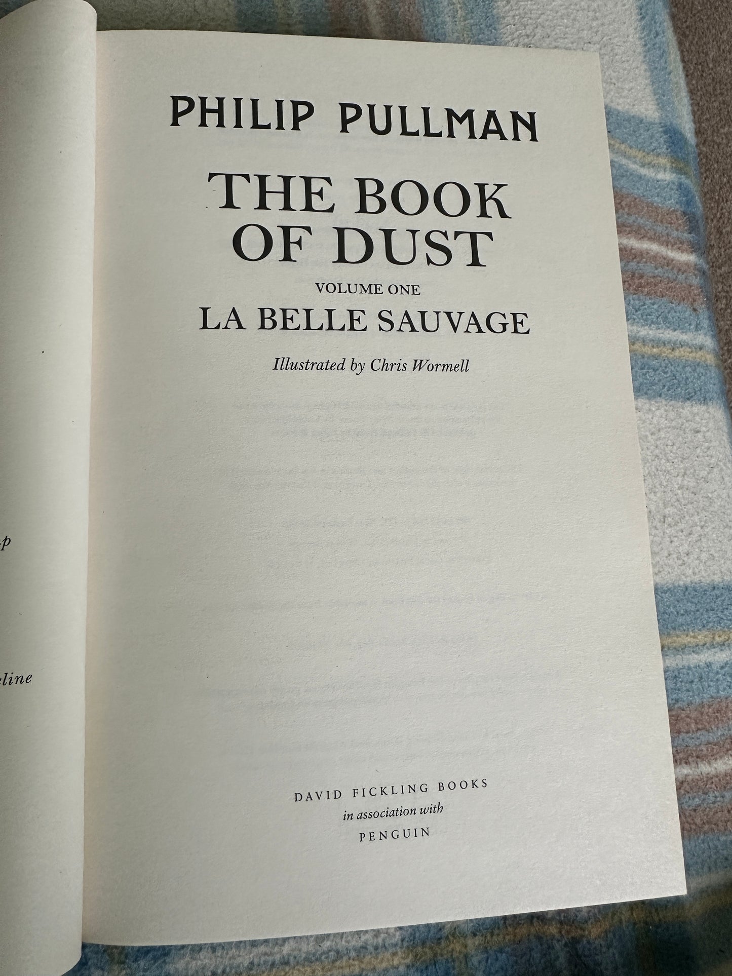 2017*1st* The Book of Dust volume 1 (La Belle Sauvage) - Philip Pullman(Chris Wormell illustration)David Fickling Books