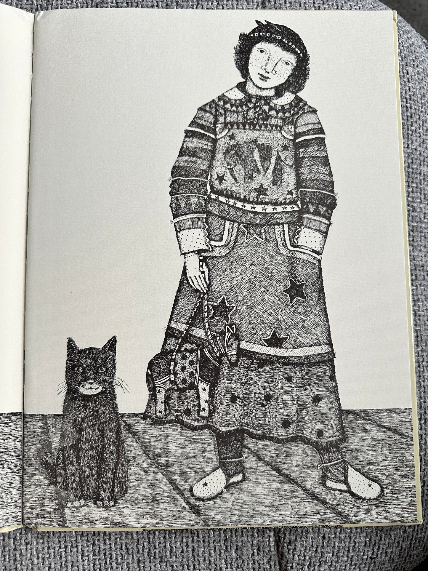 1977 Tom Cat - Written & Illustrated Susie Bohdal (Ernest Benn Ltd) - Honeyburn Books (UK)