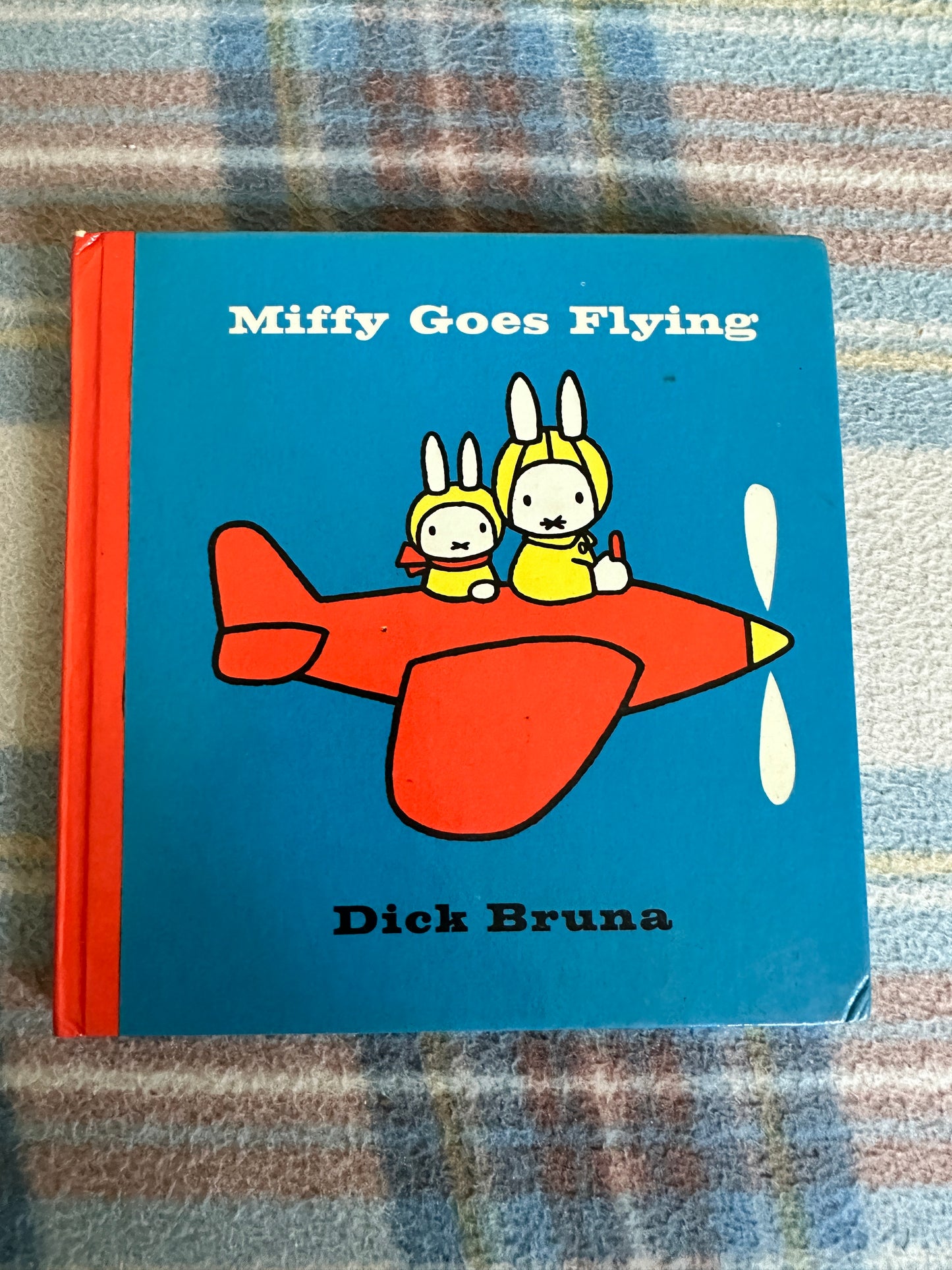 1974 Miffy Goes Flying - Dick Bruna(Methuen)