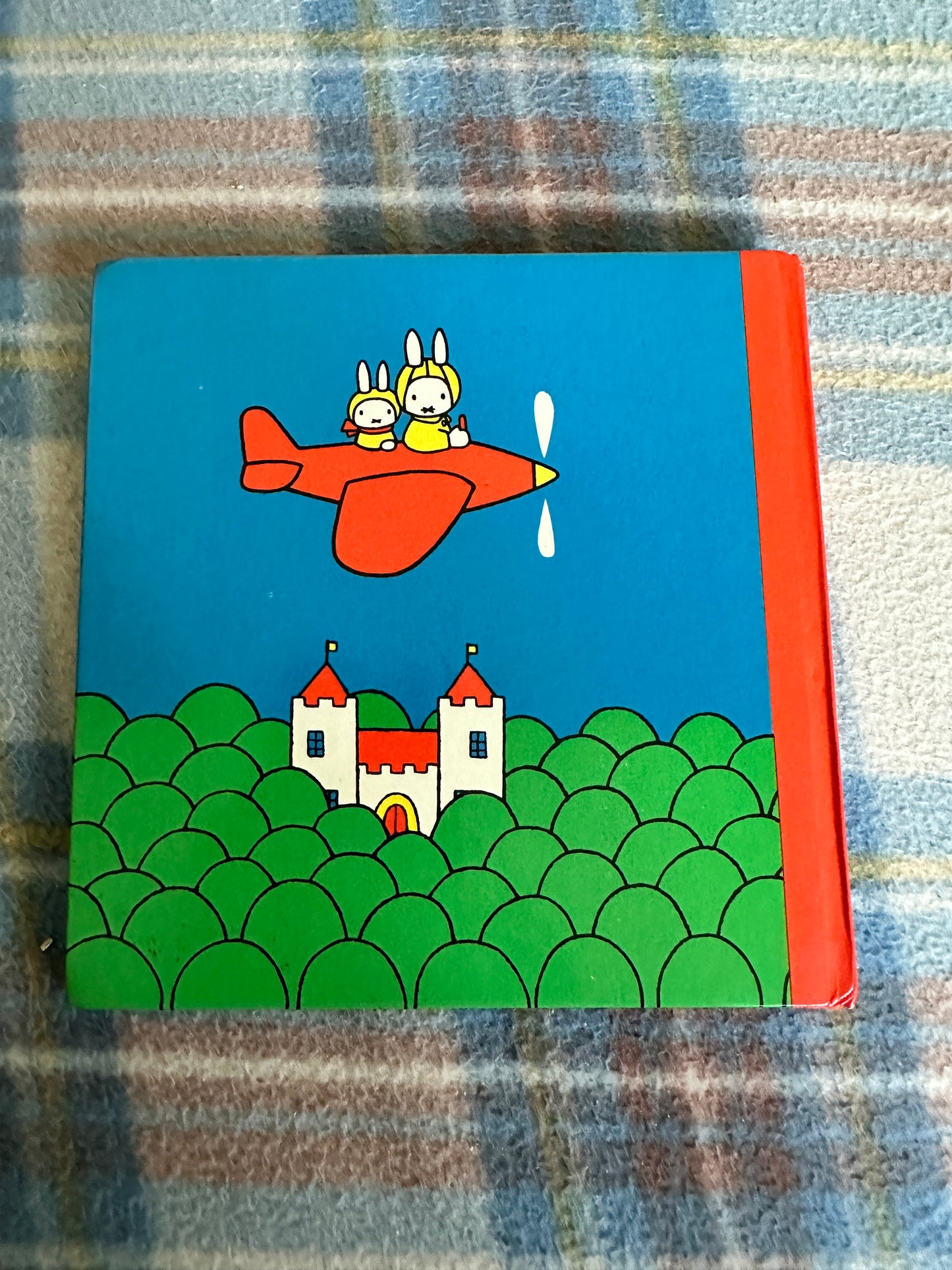 1974 Miffy Goes Flying - Dick Bruna(Methuen)