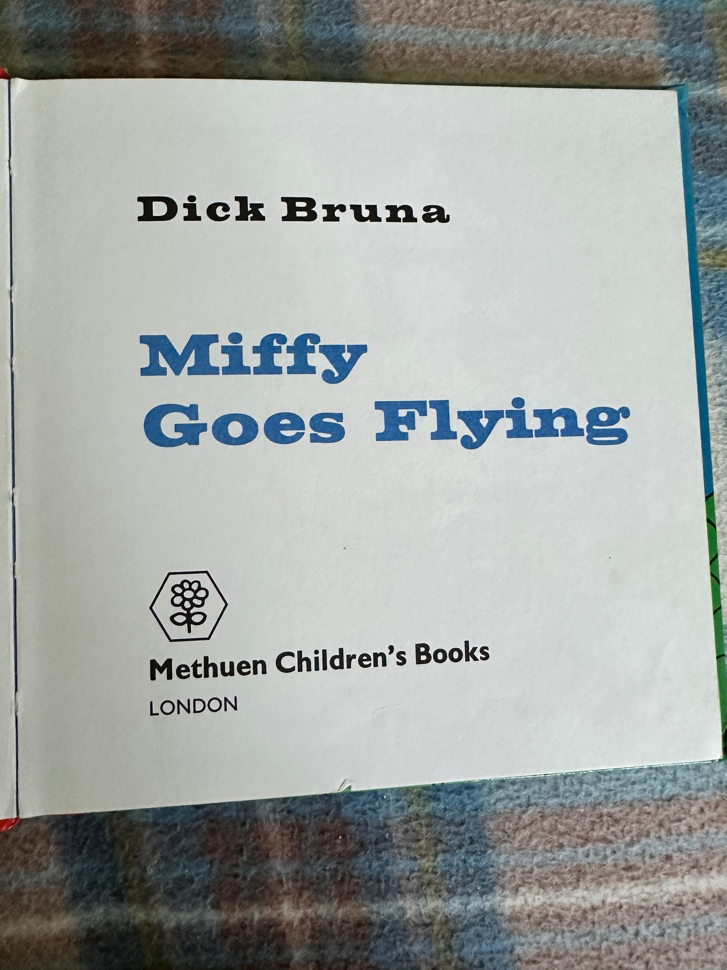 1974 Miffy Goes Flying - Dick Bruna(Methuen)