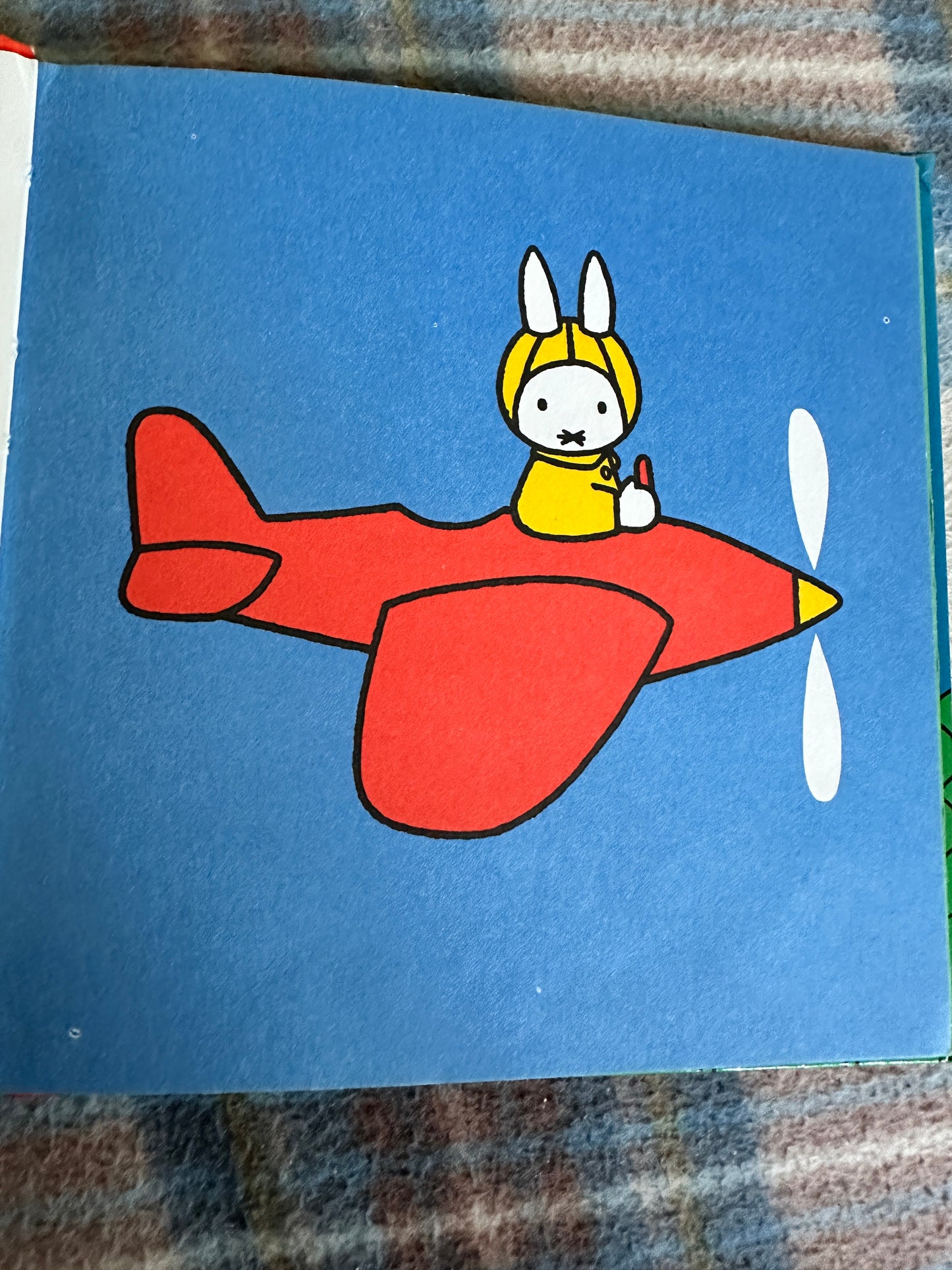 1974 Miffy Goes Flying - Dick Bruna(Methuen)