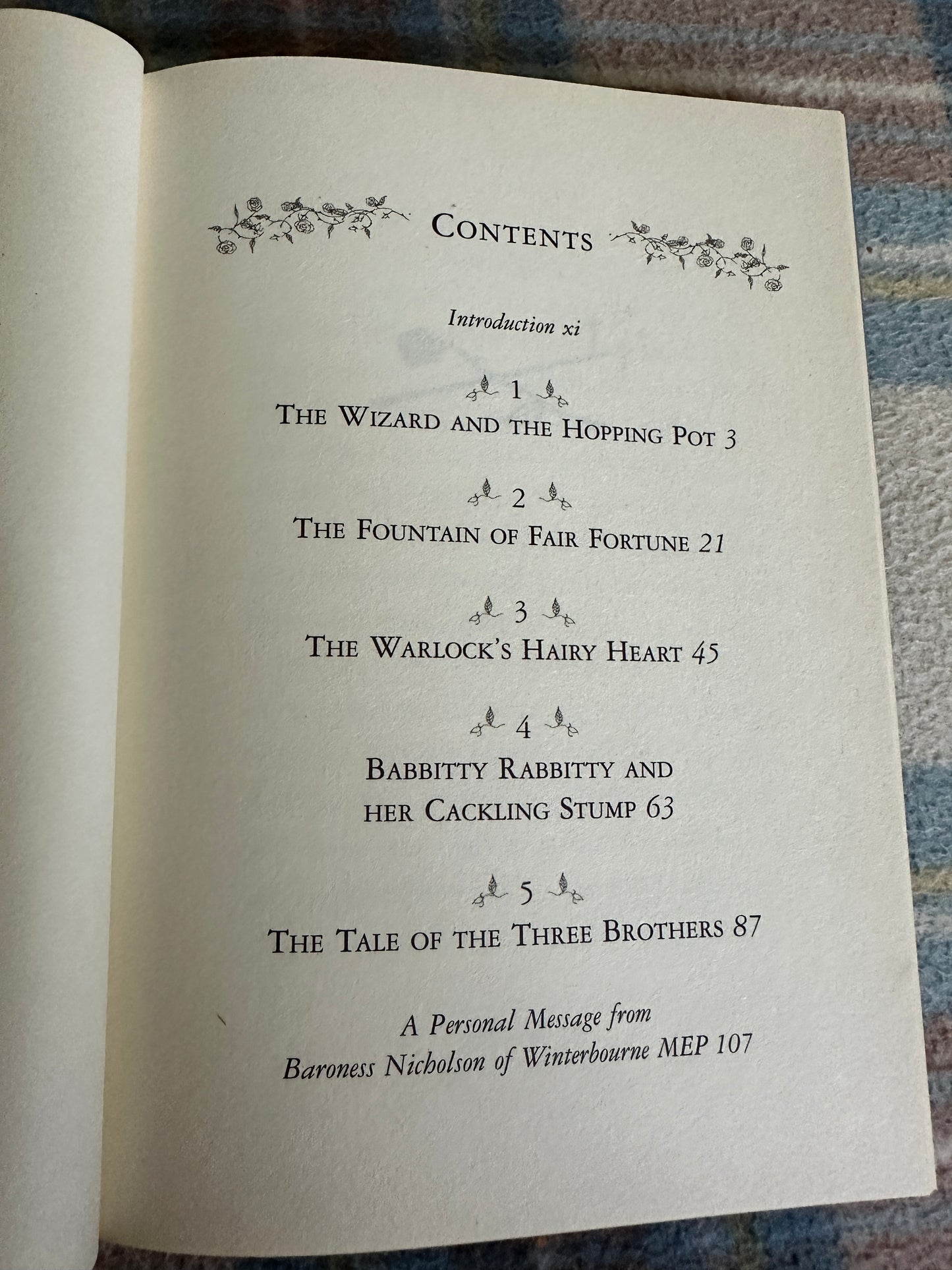 2008*1st* The Tales Of Beedle The Bard - J. K. Rowling(Children’s High Level Group)