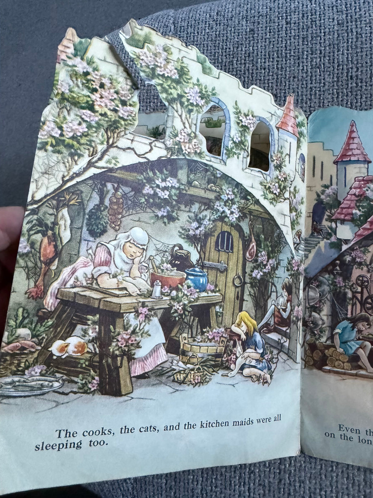 1960’s Sleeping Beauty - Molly B. Thomson ( A Kiddie Kut Book) Collins Clear type Press