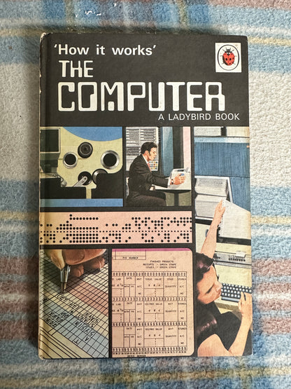 1974 The Computer(How It Works)(Series 654 Ladybird) David Carey & B. H. Robinson Illust)Wills & Hepworth