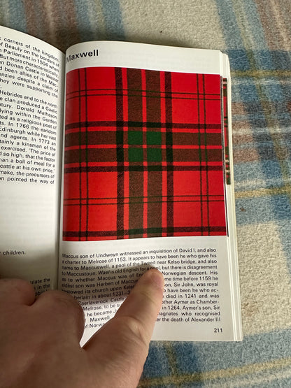 2013 Scottish Clans & Tartans - Ian Grimble(Lomond Books)