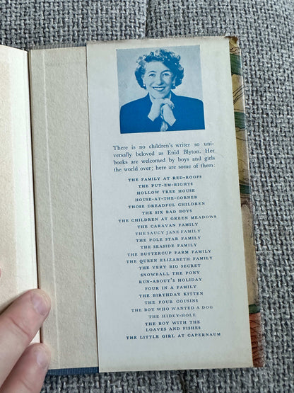 1964 The Secret Necklace - Enid Blyton (Isabel Veevers Illust) Lutterworth Press