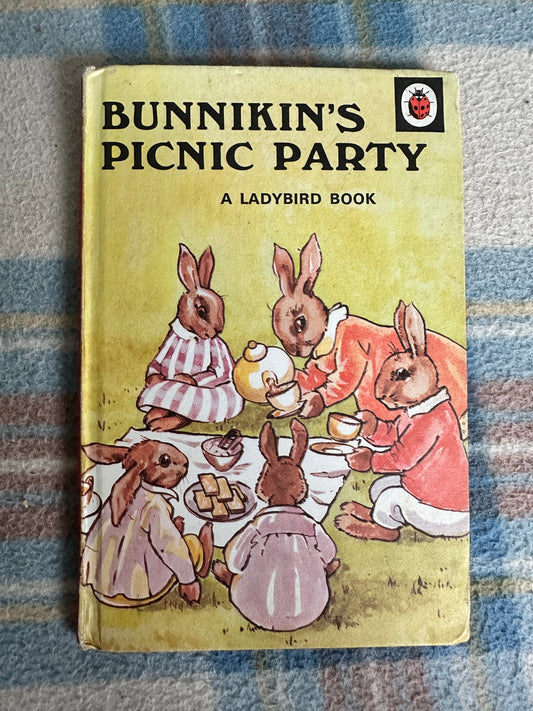 1979’s Bunnykin’s Picnic Party(Series 401) A.J. MacGregor & W. Perring(Ladybird Books Ltd)