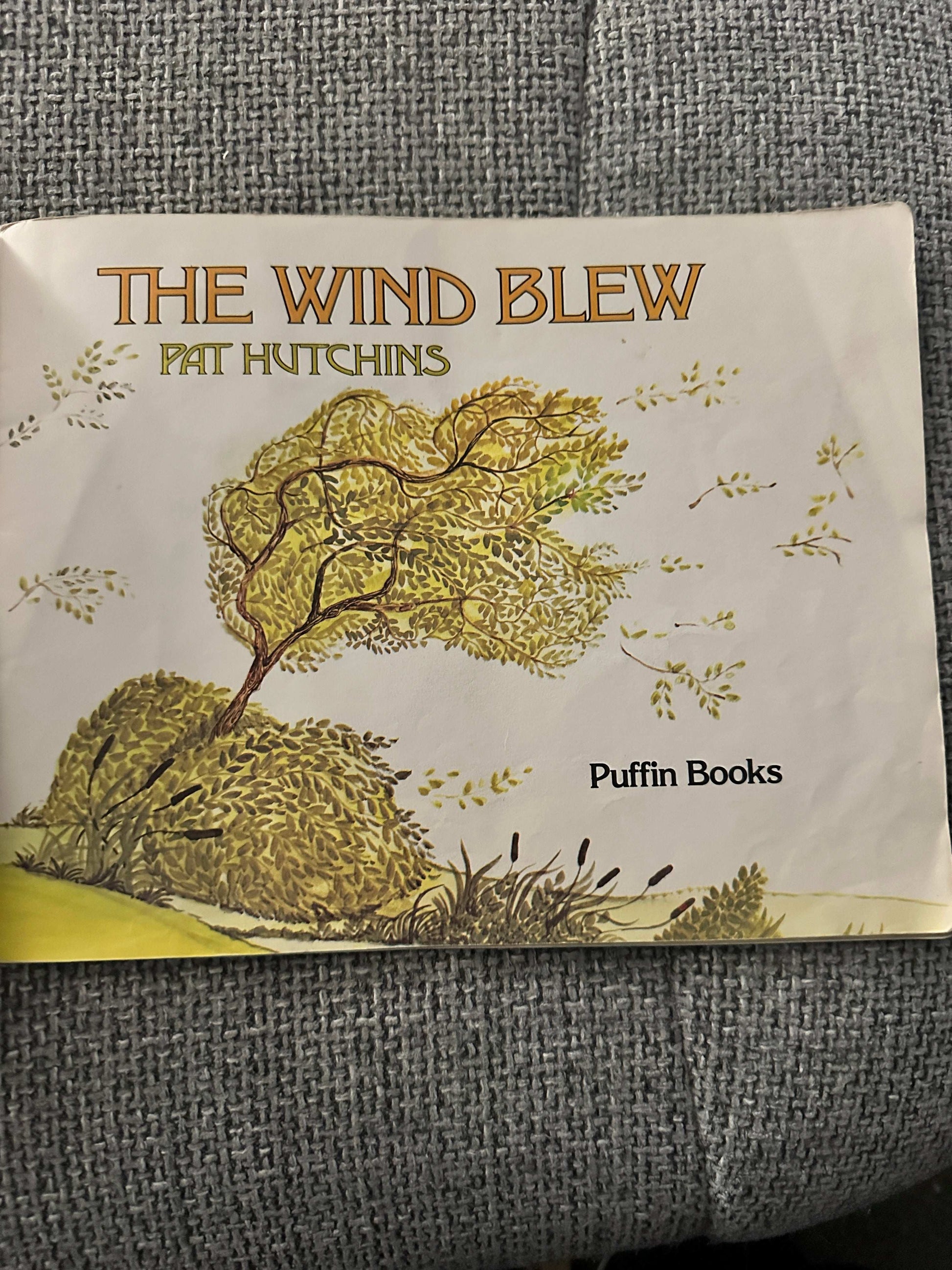 1980 The Wind Blew - Pat Hutchins (Picture Puffin)